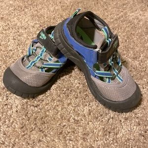 Like new OshKosh water shoes
